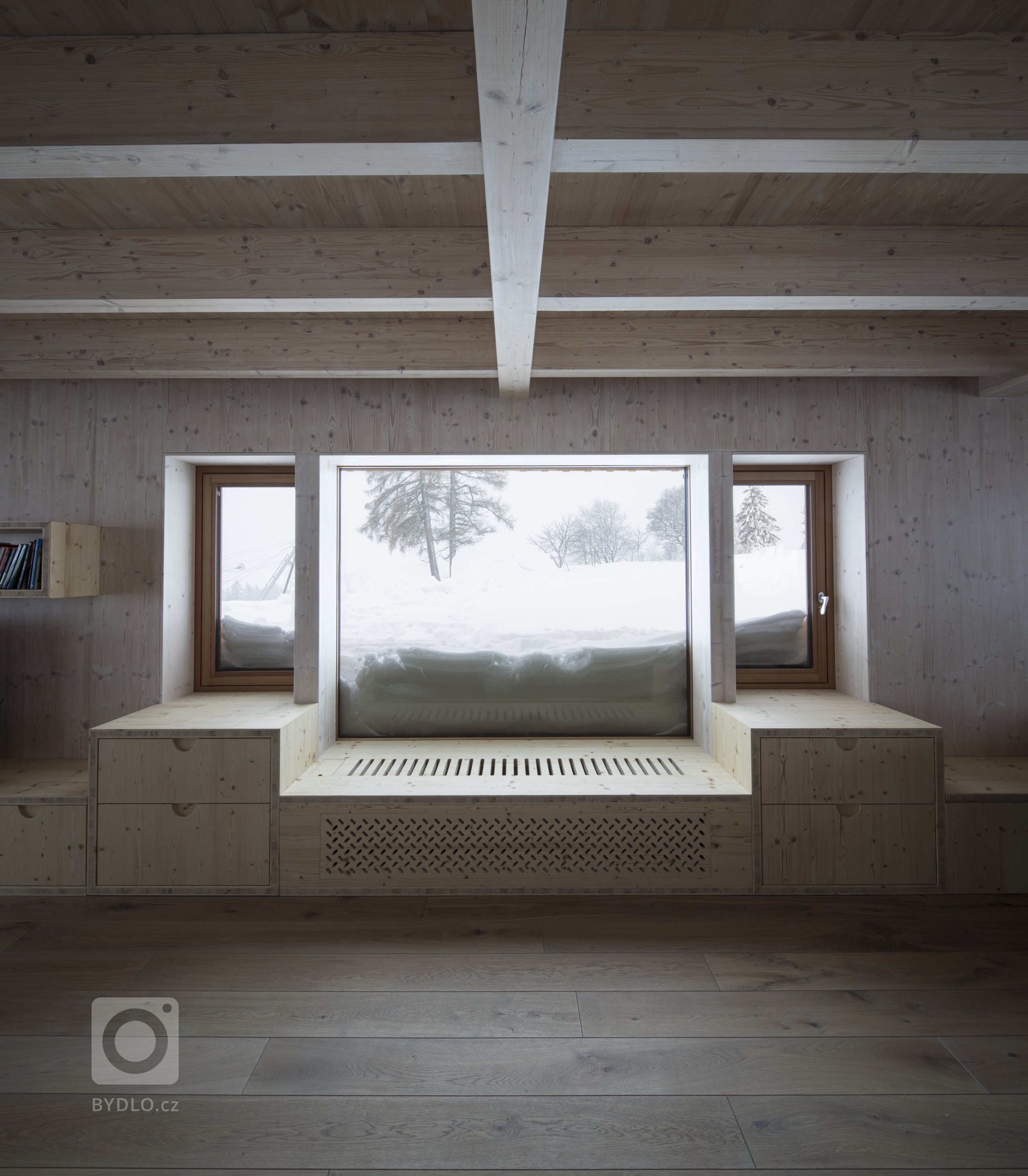 Autor:&nbsp;
Ing. arch. Michal Fišer
Realizace:&nbsp;
2018
Užitná plocha:&nbsp;
462 m2
Zastavěná plocha:&nbsp;
291 m2

Navrhování dvojdomu vrhlo do zadání…