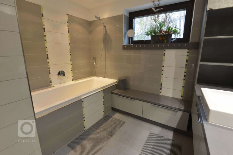 add picture to album