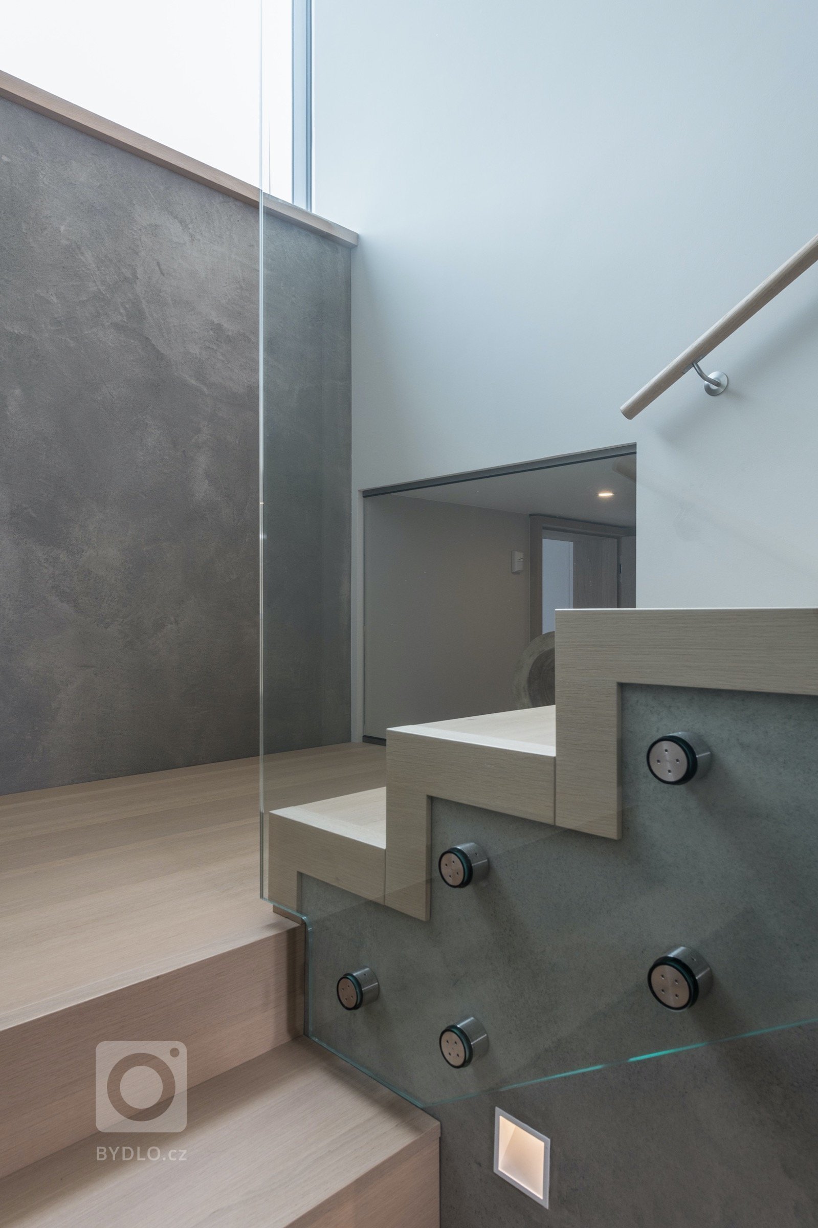 Dům prodávaný v developerském projektu &bdquo;shell&amp;shore&ldquo; byl dokončen jako vnější obálka s&nbsp;možností zvolit si téměř libovolnou vnitřní…