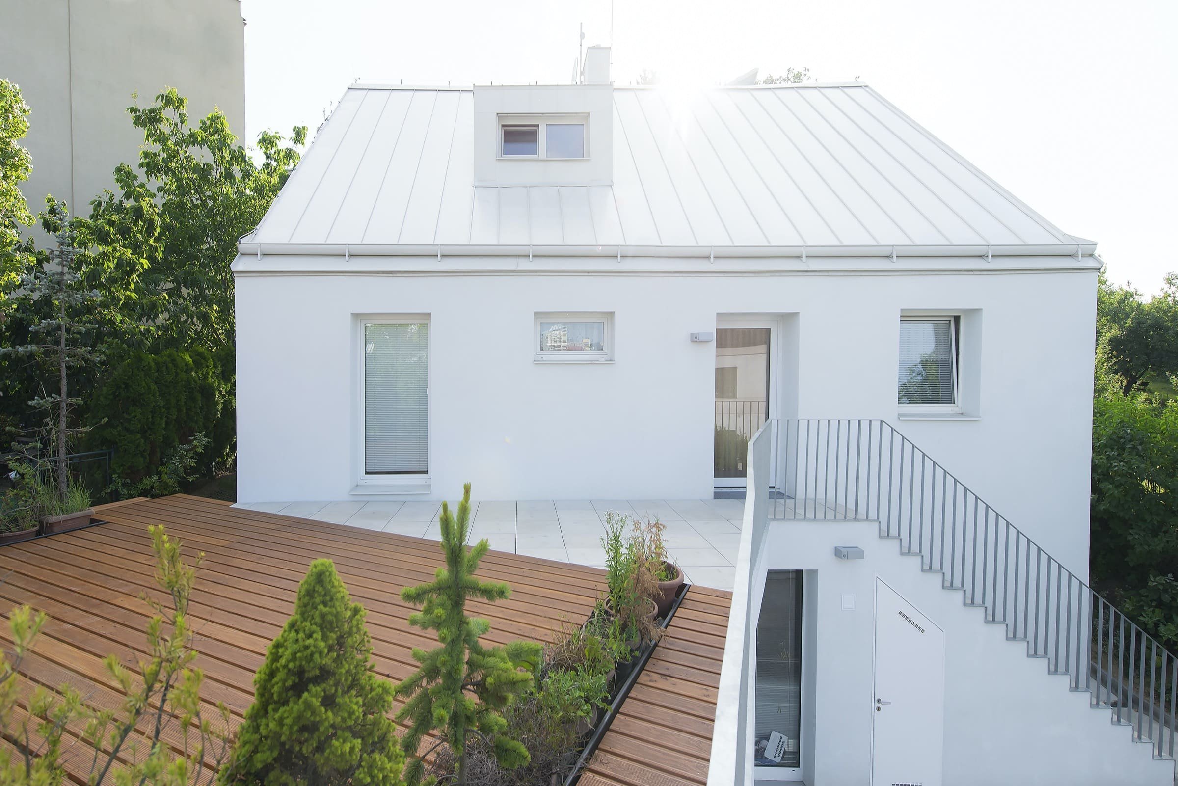 Architekti se snažili především sjednotit nesourodé prvky, a to jak v exteriéru.