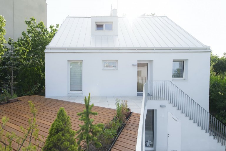 Architekti se snažili především sjednotit nesourodé prvky, a to jak v exteriéru.