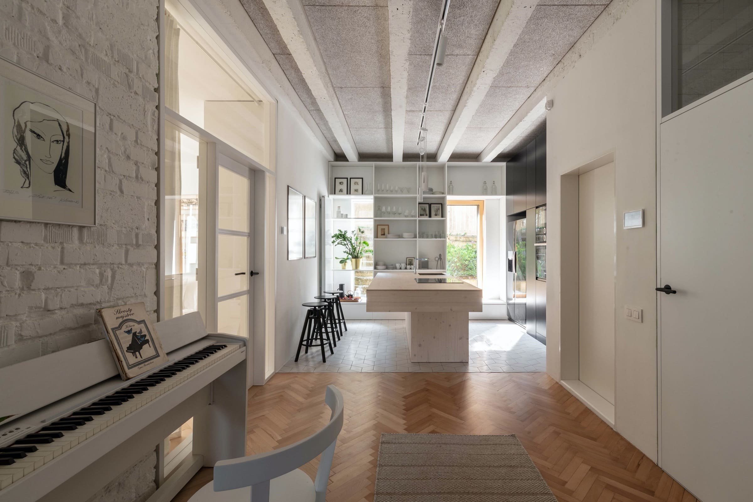 Přízemní byt ve staré bytovce