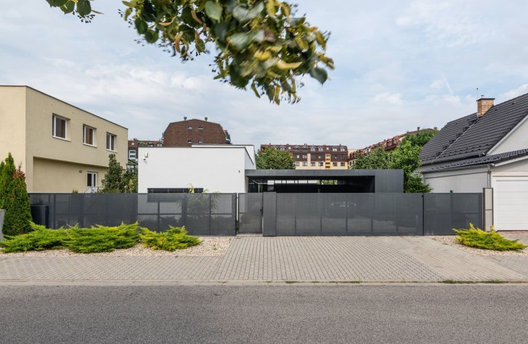 Přízemní rodinný dům v okrajové části bratislavského Prievozu