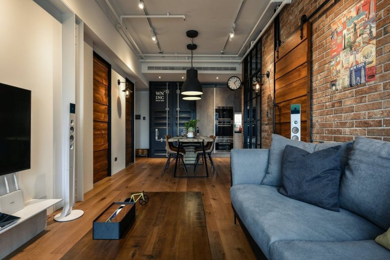 Půvabný industriální loft