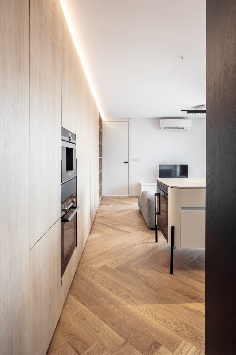 Bydlení ve střešní nástavbě panelového domu