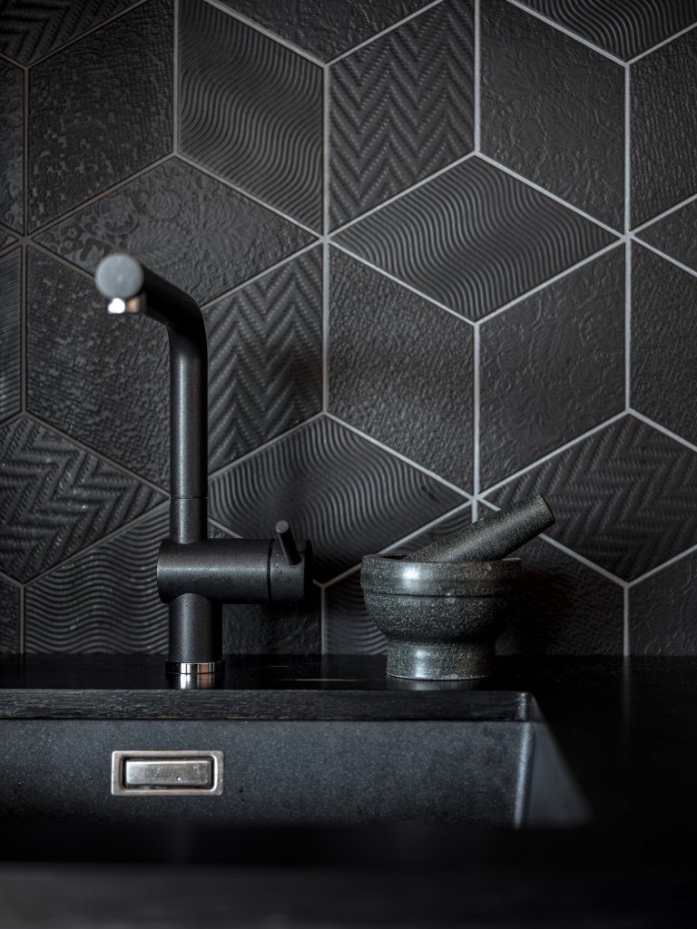 Bydlení ve střešní nástavbě panelového domu