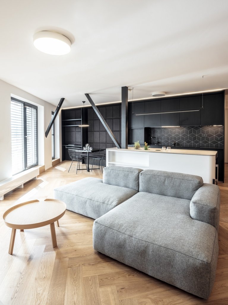 Bydlení ve střešní nástavbě panelového domu