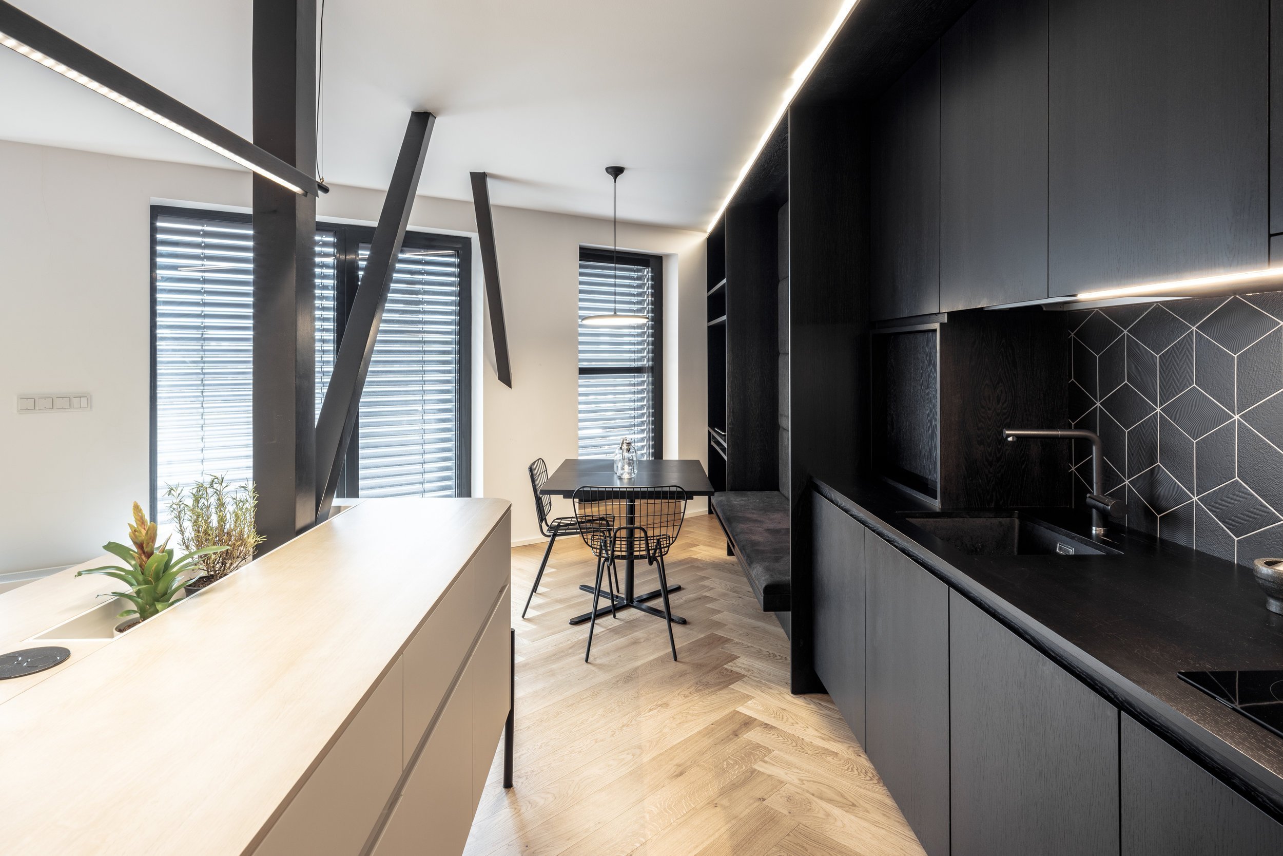 Bydlení ve střešní nástavbě panelového domu