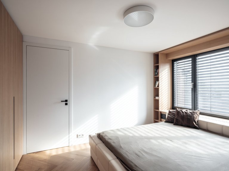 Bydlení ve střešní nástavbě panelového domu