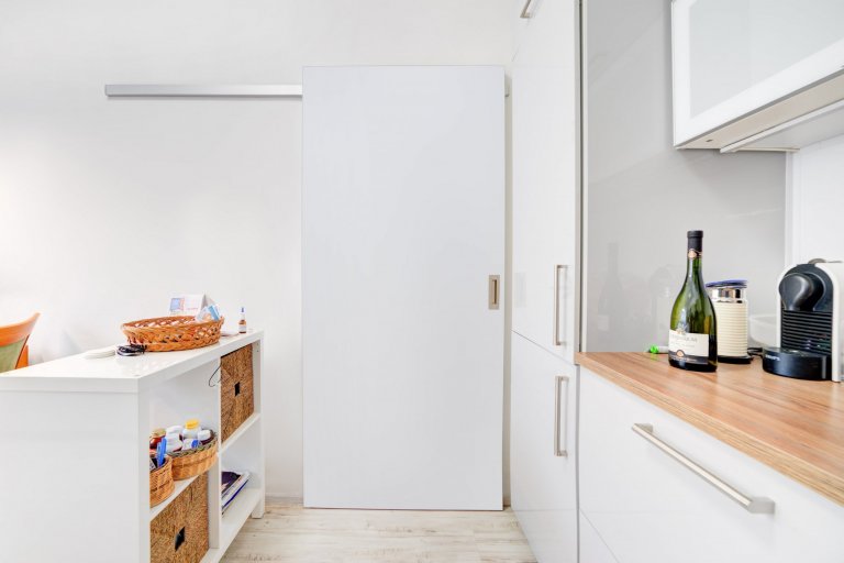 Realizace interiérových dveří v návaznosti na původní interiér domu. Dominantní dřevinou zde byl dub. Aby interiérové dveře nepůsobily fádně, zvolili jsme…