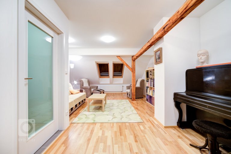 add picture to album