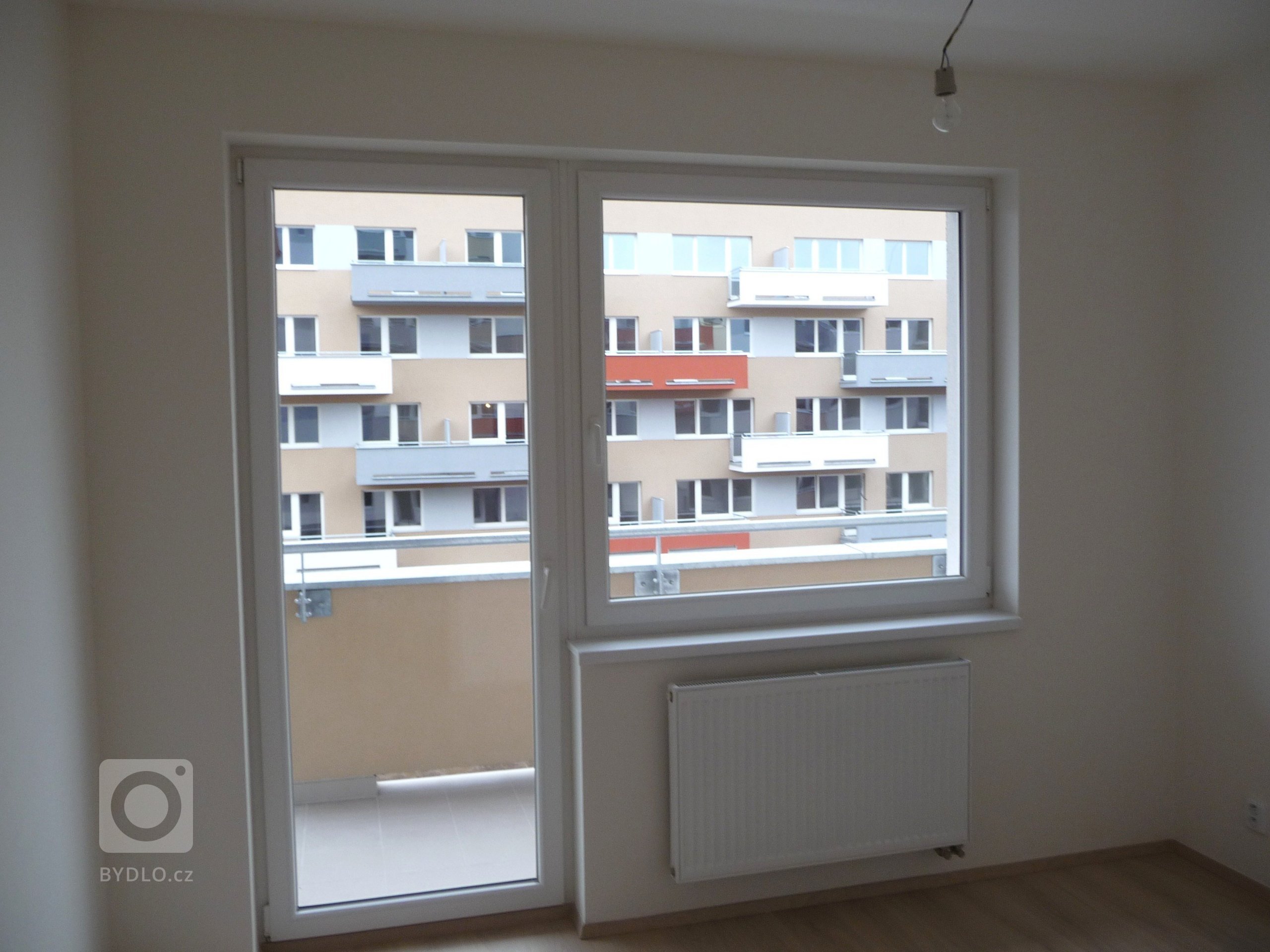 Původní stav- Pouze čisté zdi a podlaha v novostavbě daly možnost k další tvorbě.