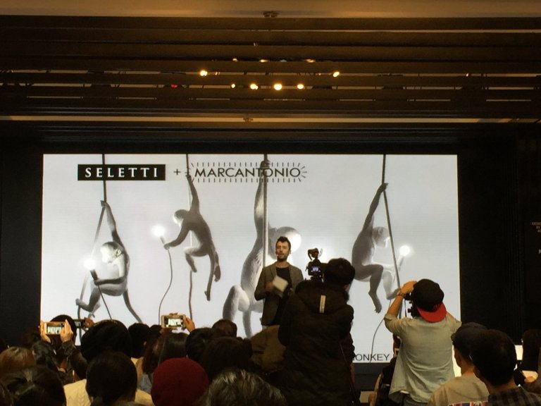 UMĚNÍ VERSUS DESIGN