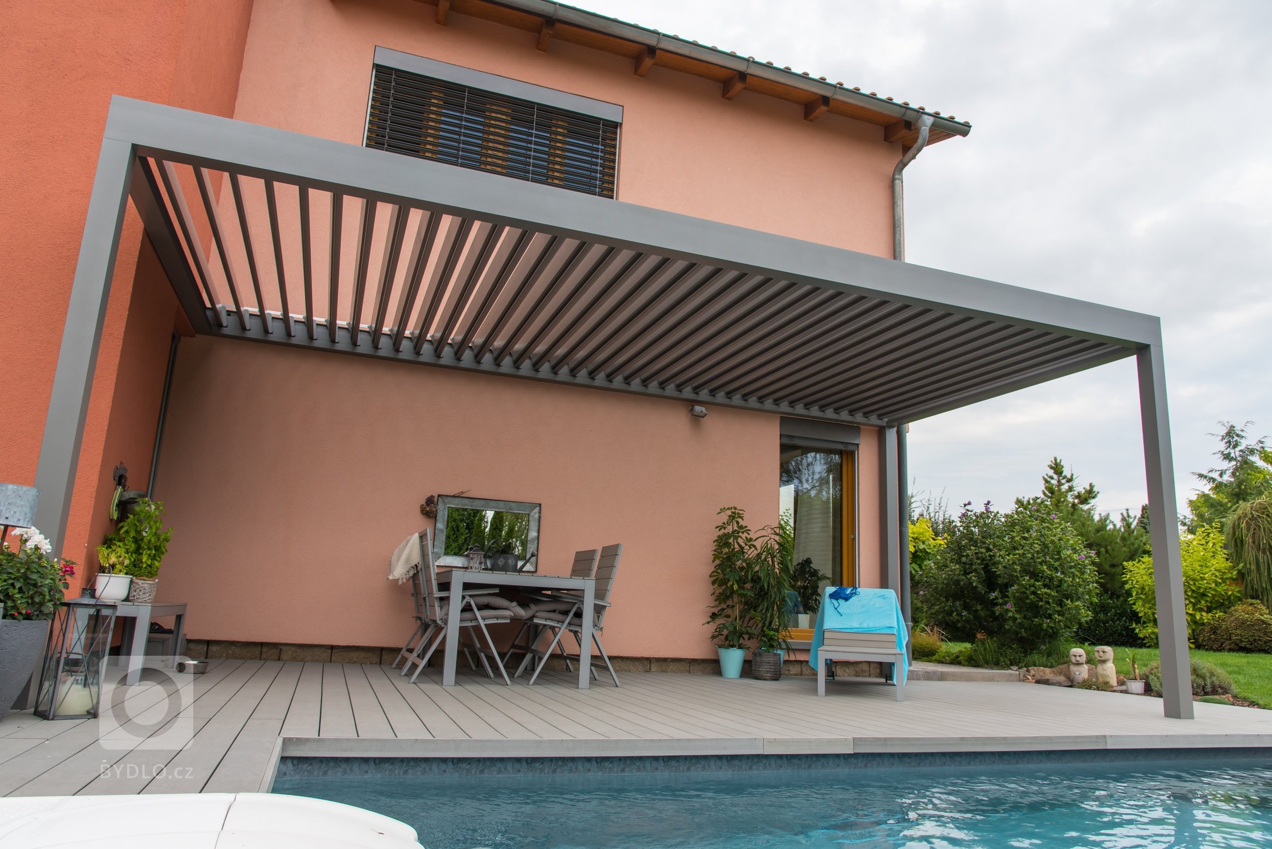 Díky spolupráci se společností Technorol se nám dostala do rukou možnost vytvořit skvělé místo pro odpočinek a relax.

Majitelům k dokonalé zahradě scházel…