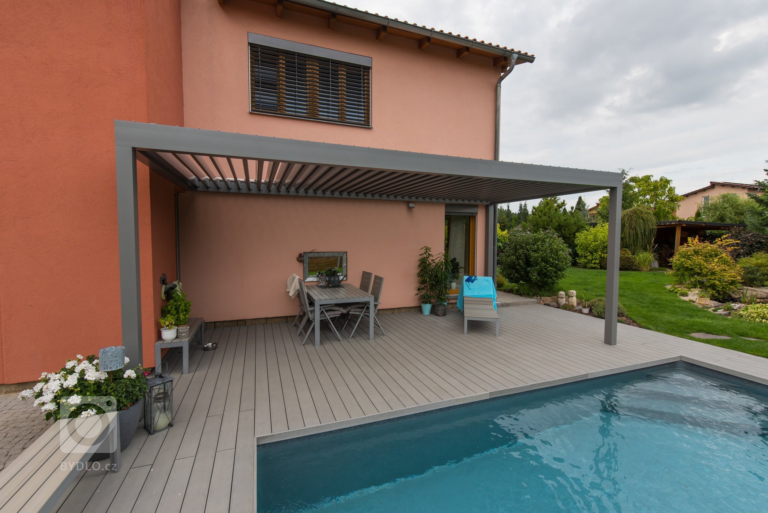 Díky spolupráci se společností Technorol se nám dostala do rukou možnost vytvořit skvělé místo pro odpočinek a relax.

Majitelům k dokonalé zahradě scházel…