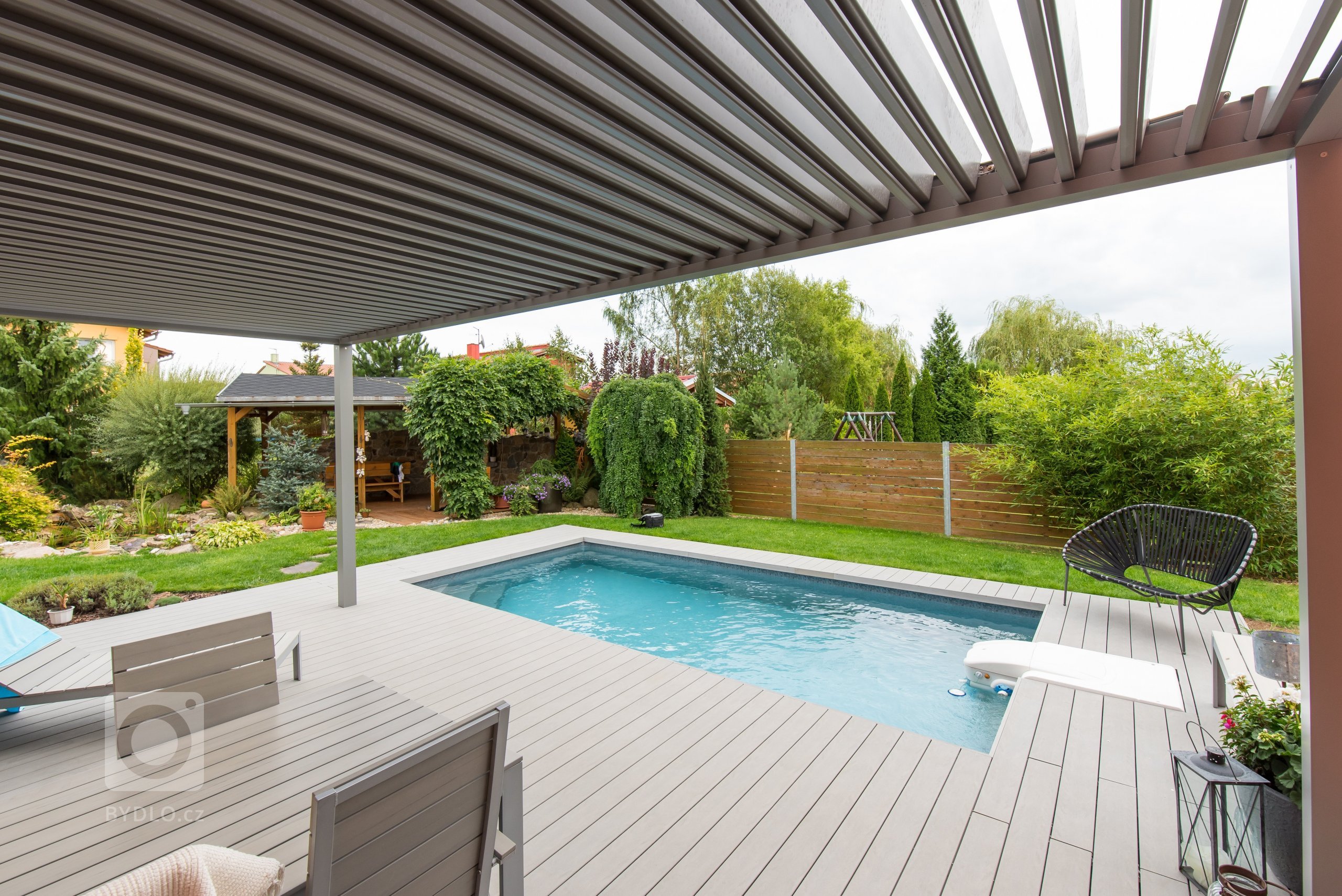 Díky spolupráci se společností Technorol se nám dostala do rukou možnost vytvořit skvělé místo pro odpočinek a relax.

Majitelům k dokonalé zahradě scházel…