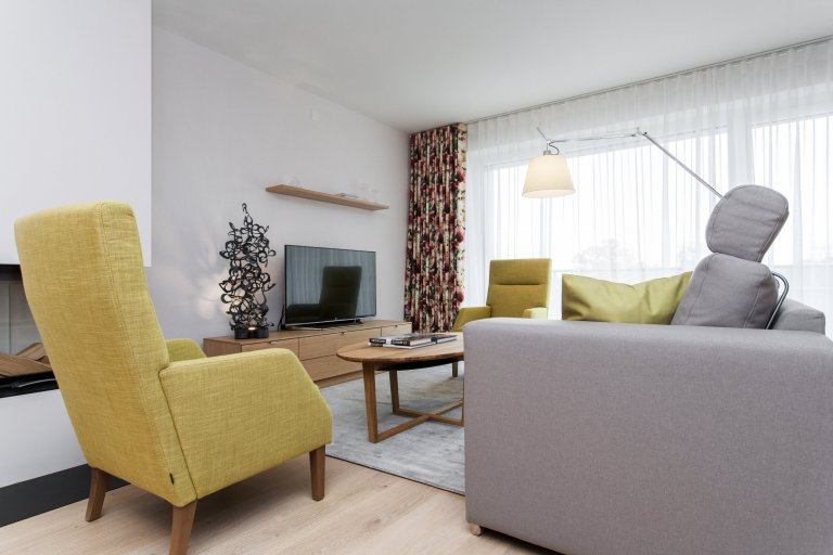 Byt 3+kk ve švýcarském Heidenu je součástí malého bytového komplexu zasazeného do krásného prostředí plného zeleně.&nbsp;V interiéru je kladen důraz na…