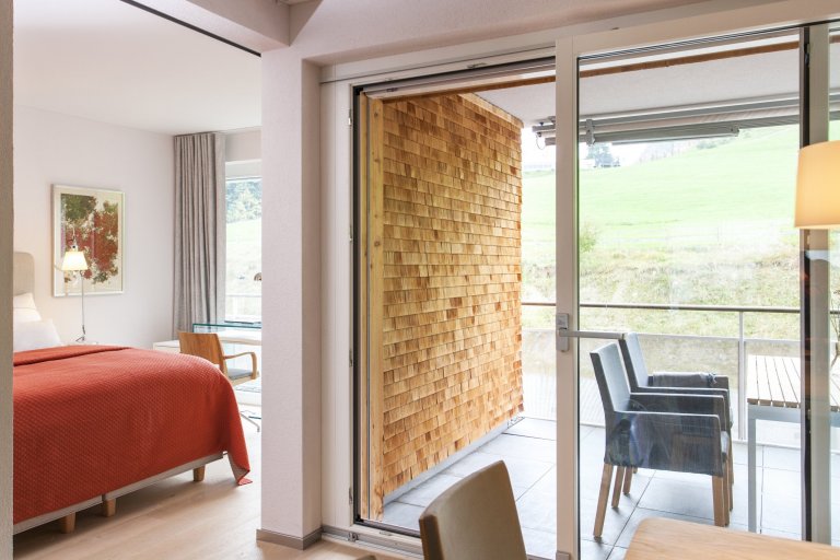 Byt 3+kk ve švýcarském Heidenu je součástí malého bytového komplexu zasazeného do krásného prostředí plného zeleně.&nbsp;V interiéru je kladen důraz na…