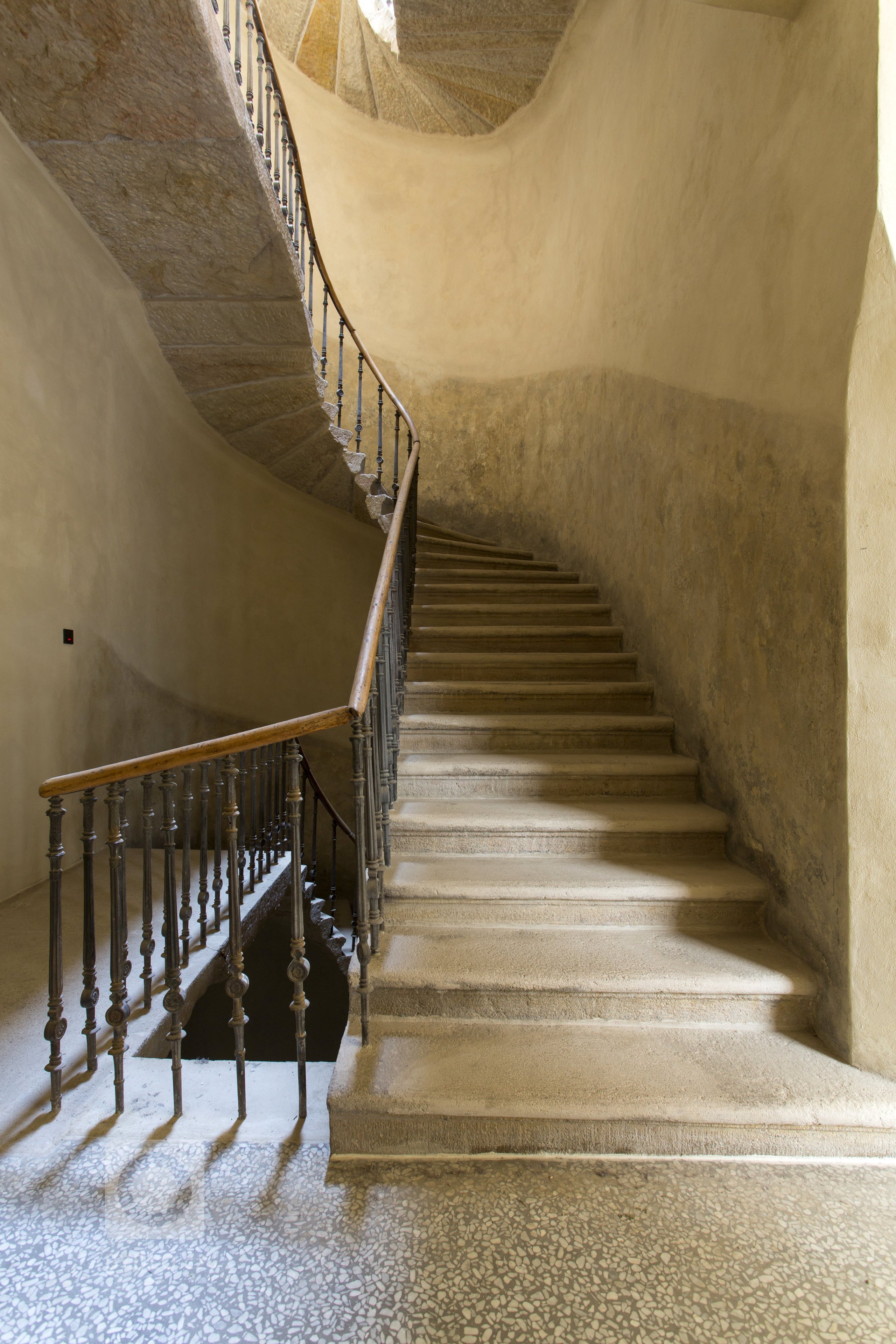Byt se nachází v samém srdci historické Prahy, v měšťanském domě U modré boty v Haštalské čtvrti.Naším záměrem bylo vytvořit elegantní interiér, který podtrhne…