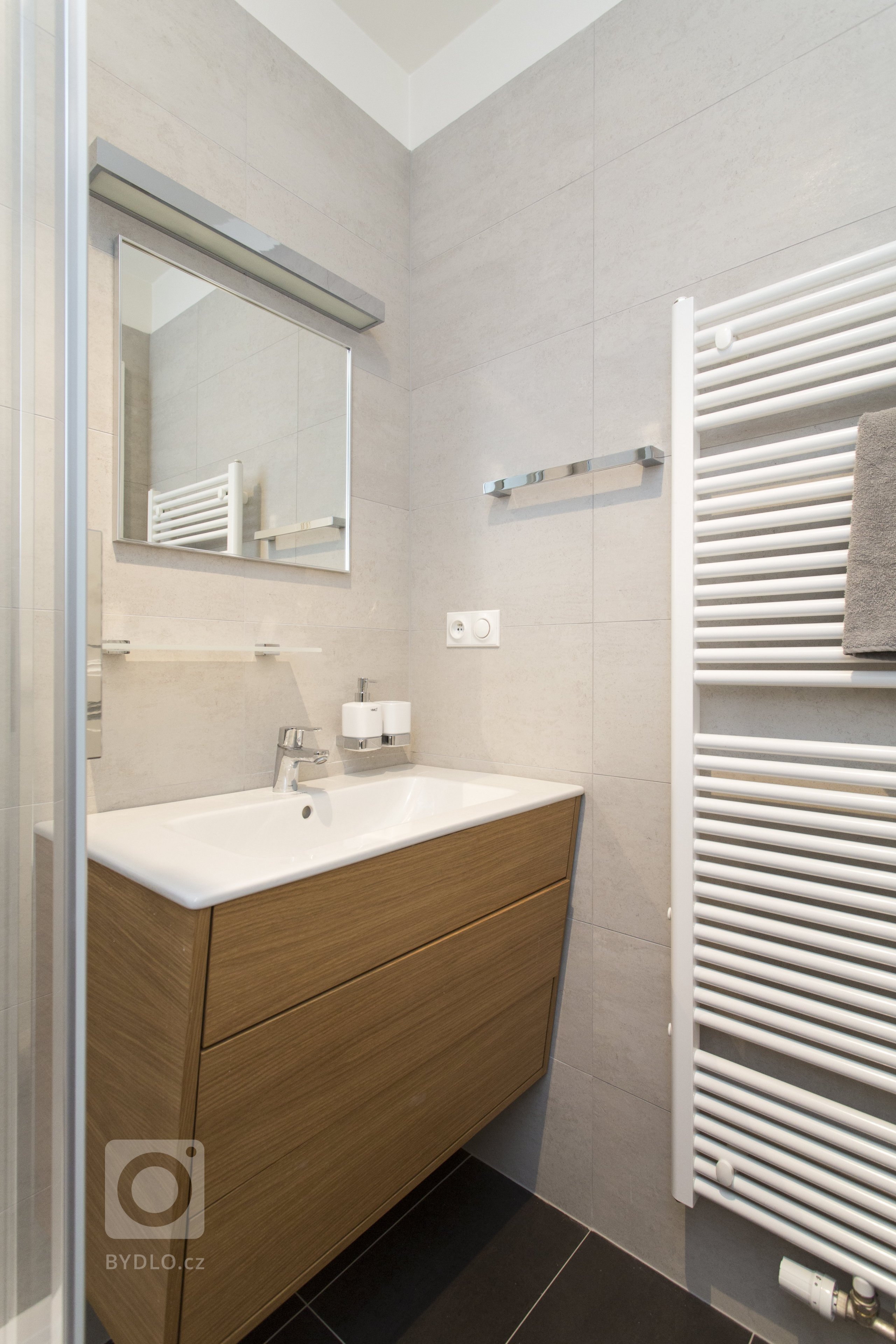 Malá garsonka v nově rekonstruovaném secesním domě na Letné je zázemím pro úspěšného businessmana, při jeho cestách do hlavního města.

Interiér se nese v…