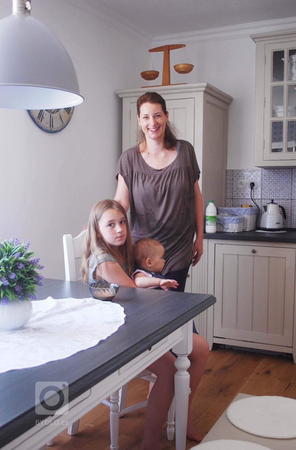 O&nbsp;tom, že kuchyně je výsostným území žen, alespoň v&nbsp;naší zemi, není pochyb. Paní Olga mě oslovila s&nbsp;tím, že by si moc přála novou kuchyni, stará…