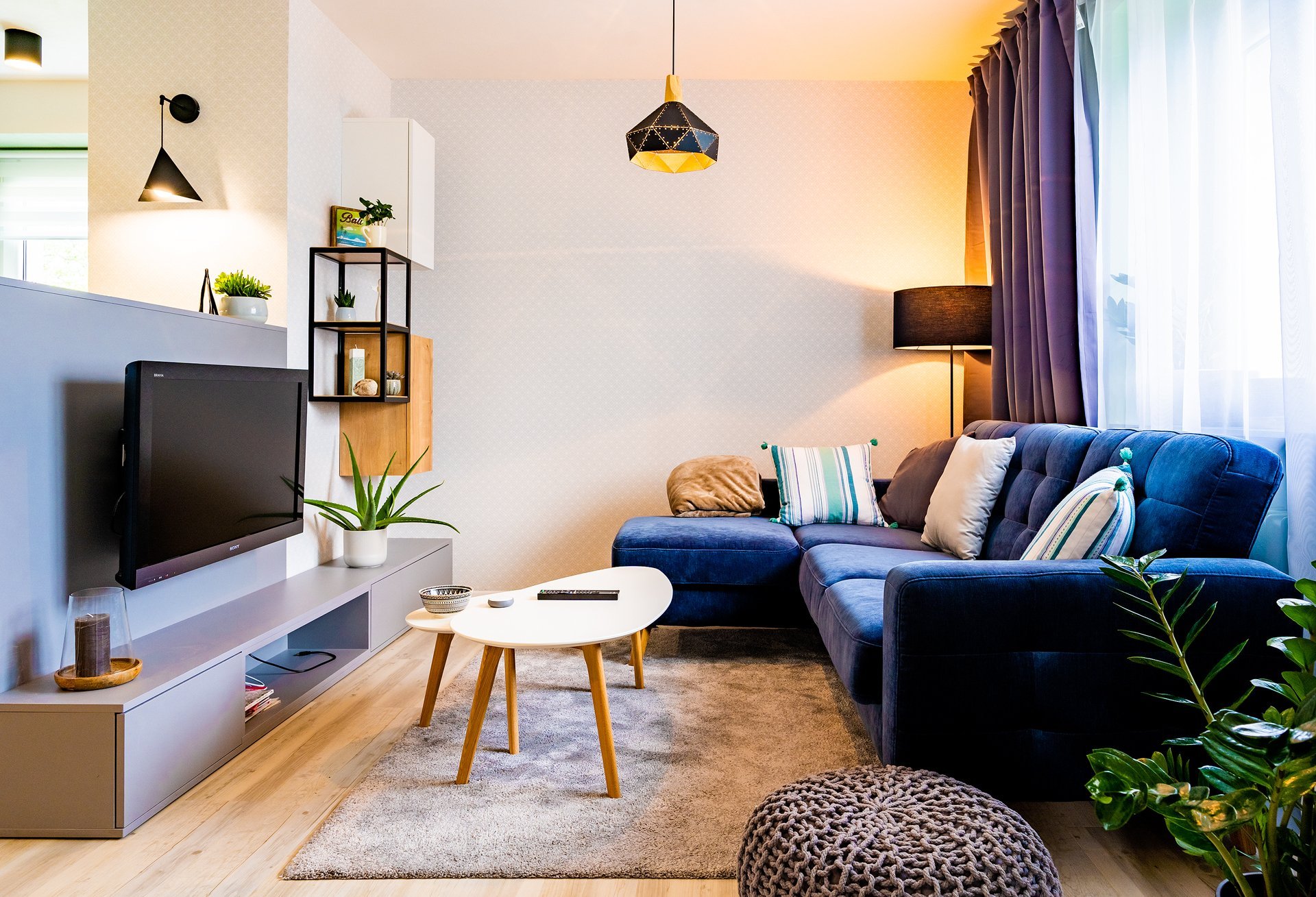 Rekonstrukce bytu pro mladý sympatický pár který se nebojí barev.&nbsp; Interiér je skloubením požadavků investorů, kteří milují kombinaci šalvějově zelené a…