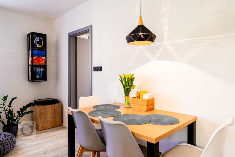 add picture to album