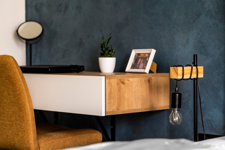 Rekonstrukce bytu pro mladý sympatický pár který se nebojí barev.&nbsp; Interiér je skloubením požadavků investorů, kteří milují kombinaci šalvějově zelené a…