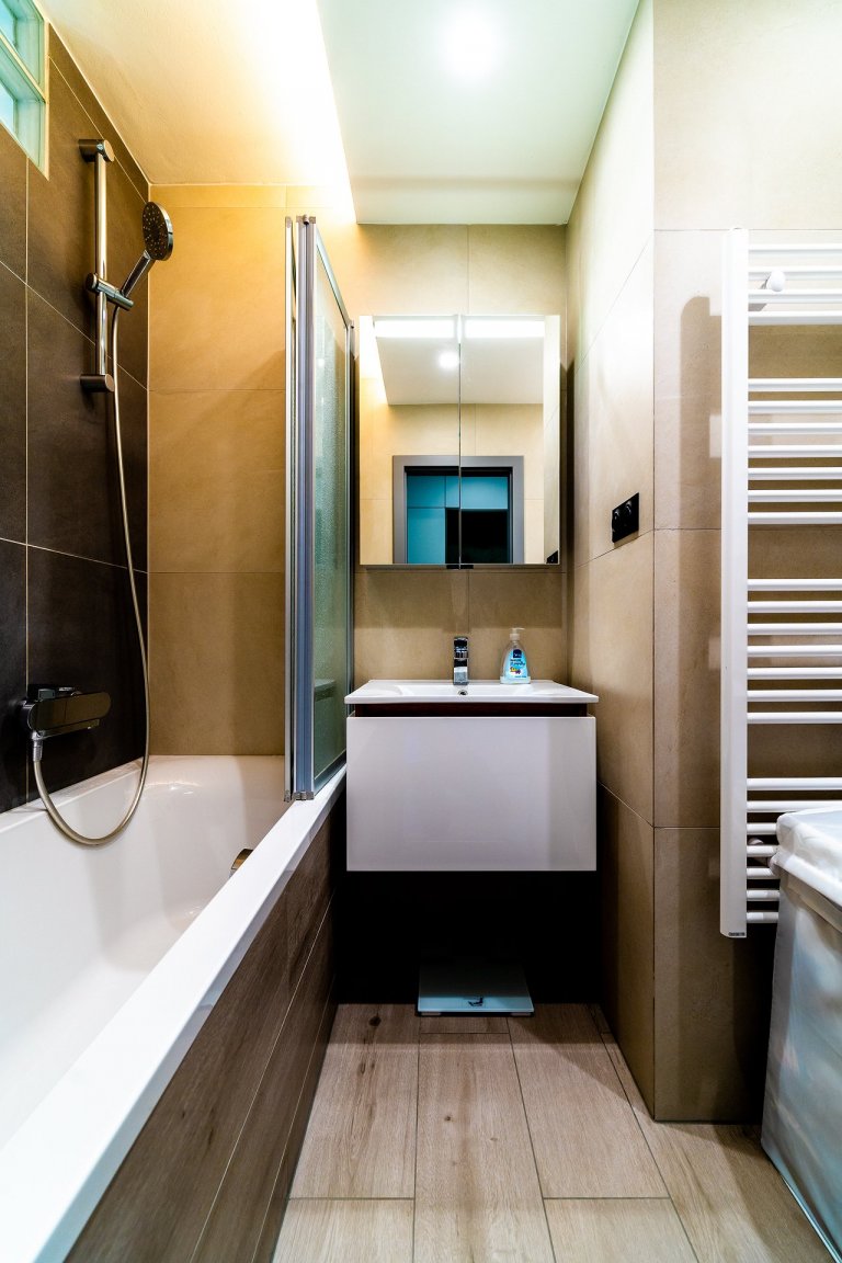 Rekonstrukce bytu pro mladý sympatický pár který se nebojí barev.&nbsp; Interiér je skloubením požadavků investorů, kteří milují kombinaci šalvějově zelené a…