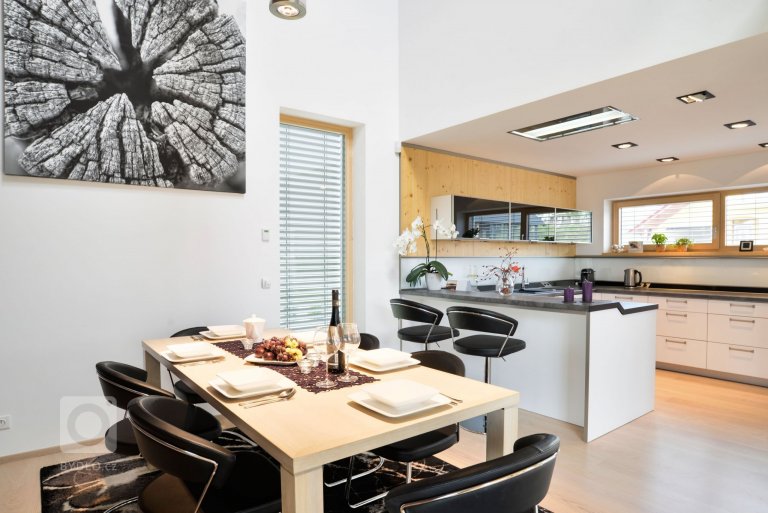 add picture to album