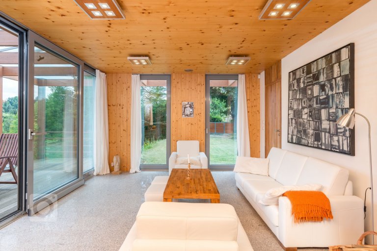 add picture to album