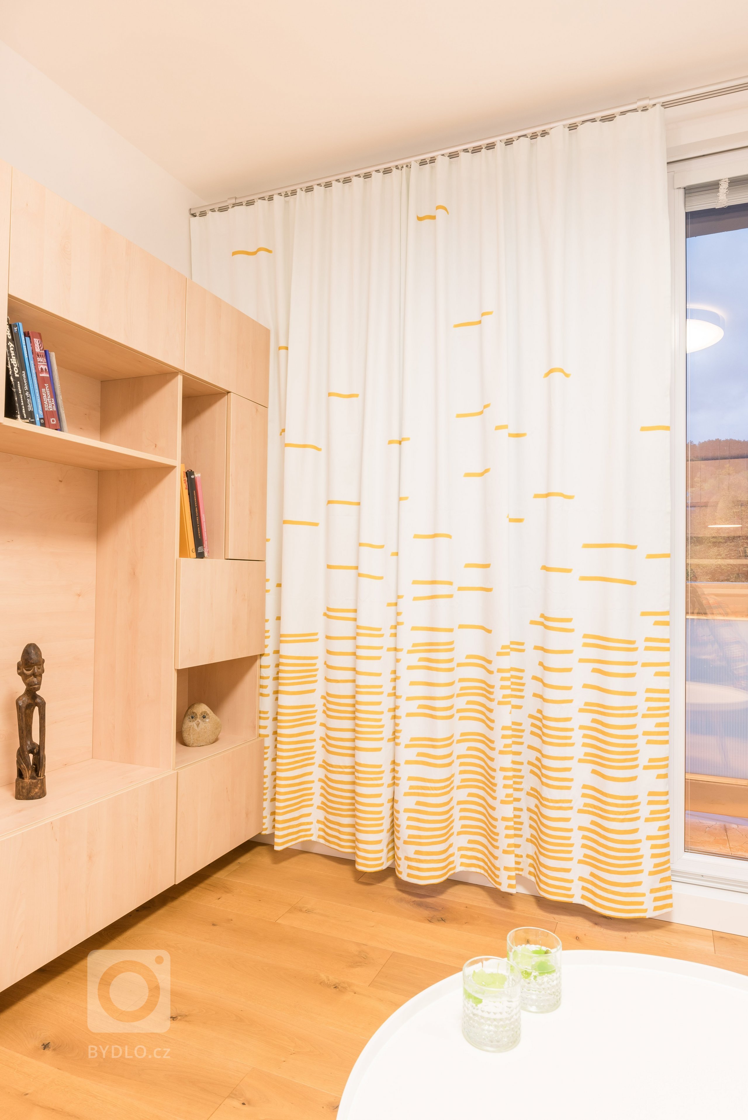 Z panelákovej klasiky k sviežemu, modernému a praktickému bývaniu

Nevyhovujúci technický stav bytu, mnoho prvkov nahranici životnosti a ich dizajnová&nbsp…