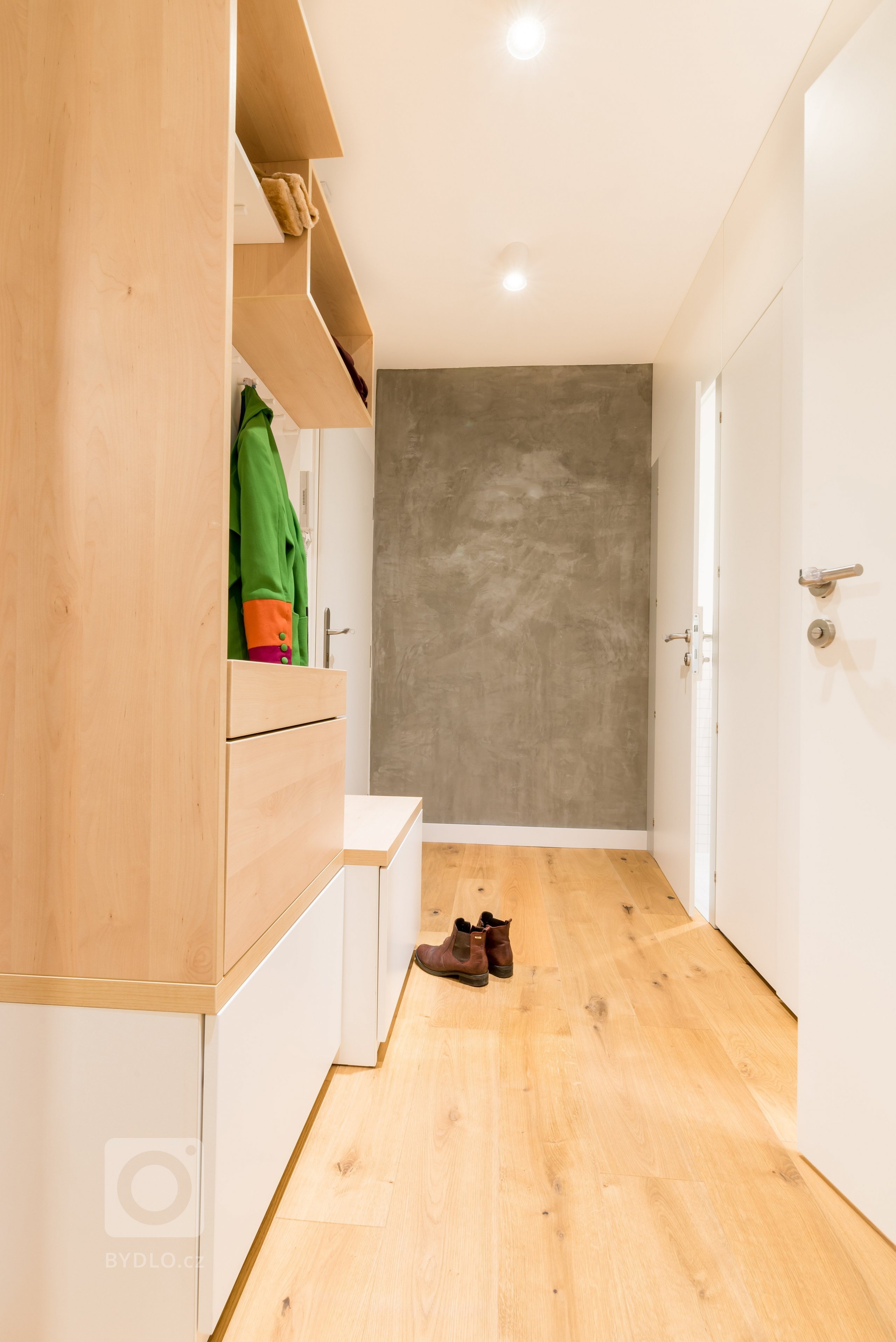 Z panelákovej klasiky k sviežemu, modernému a praktickému bývaniu

Nevyhovujúci technický stav bytu, mnoho prvkov nahranici životnosti a ich dizajnová&nbsp…