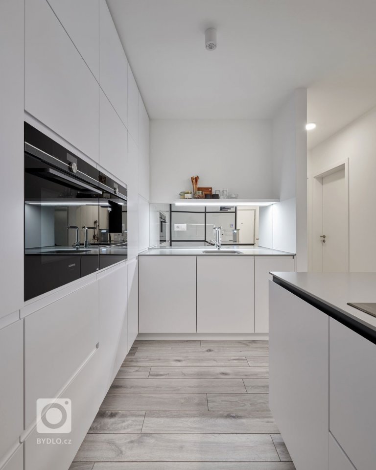 add picture to album