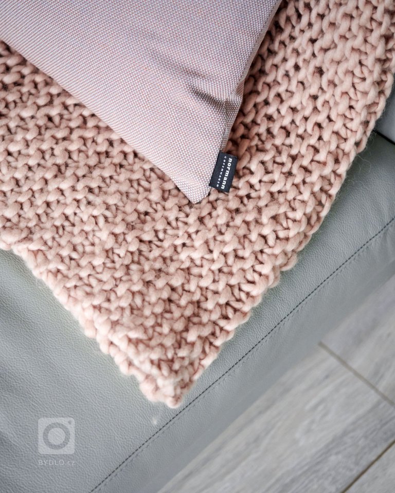 Tentokrát sme navrhovali byt v&nbsp;bytovom komplexe Blumental. Pôvodný zámer klienta, byt prenajímať, sa v&nbsp;priebehu navrhovania zmenil na&nbsp;túžbu byt…