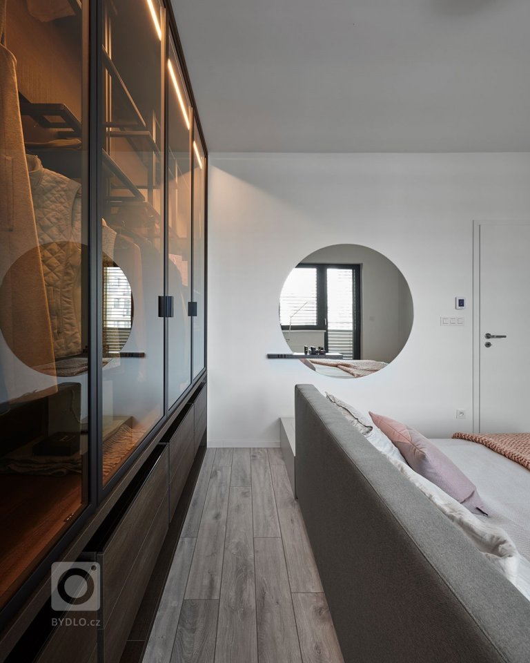 Tentokrát sme navrhovali byt v&nbsp;bytovom komplexe Blumental. Pôvodný zámer klienta, byt prenajímať, sa v&nbsp;priebehu navrhovania zmenil na&nbsp;túžbu byt…