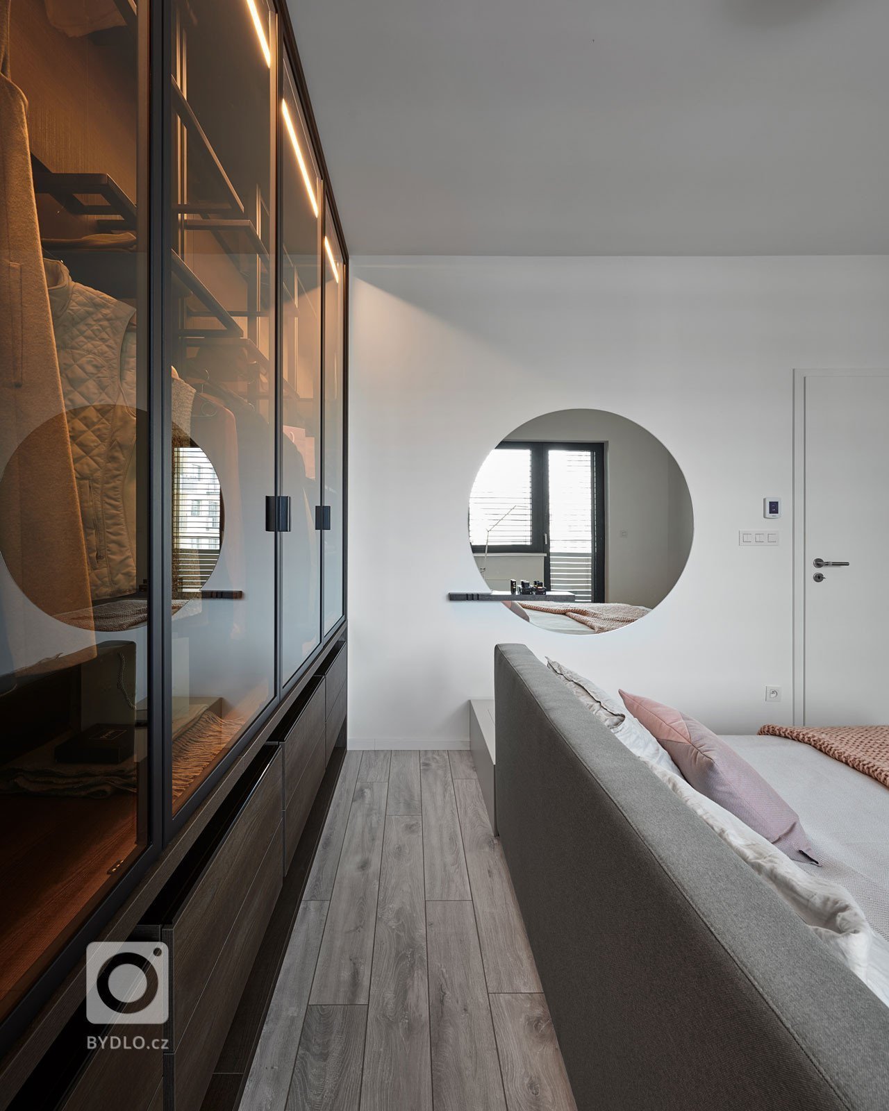 Tentokrát sme navrhovali byt v&nbsp;bytovom komplexe Blumental. Pôvodný zámer klienta, byt prenajímať, sa v&nbsp;priebehu navrhovania zmenil na&nbsp;túžbu byt…