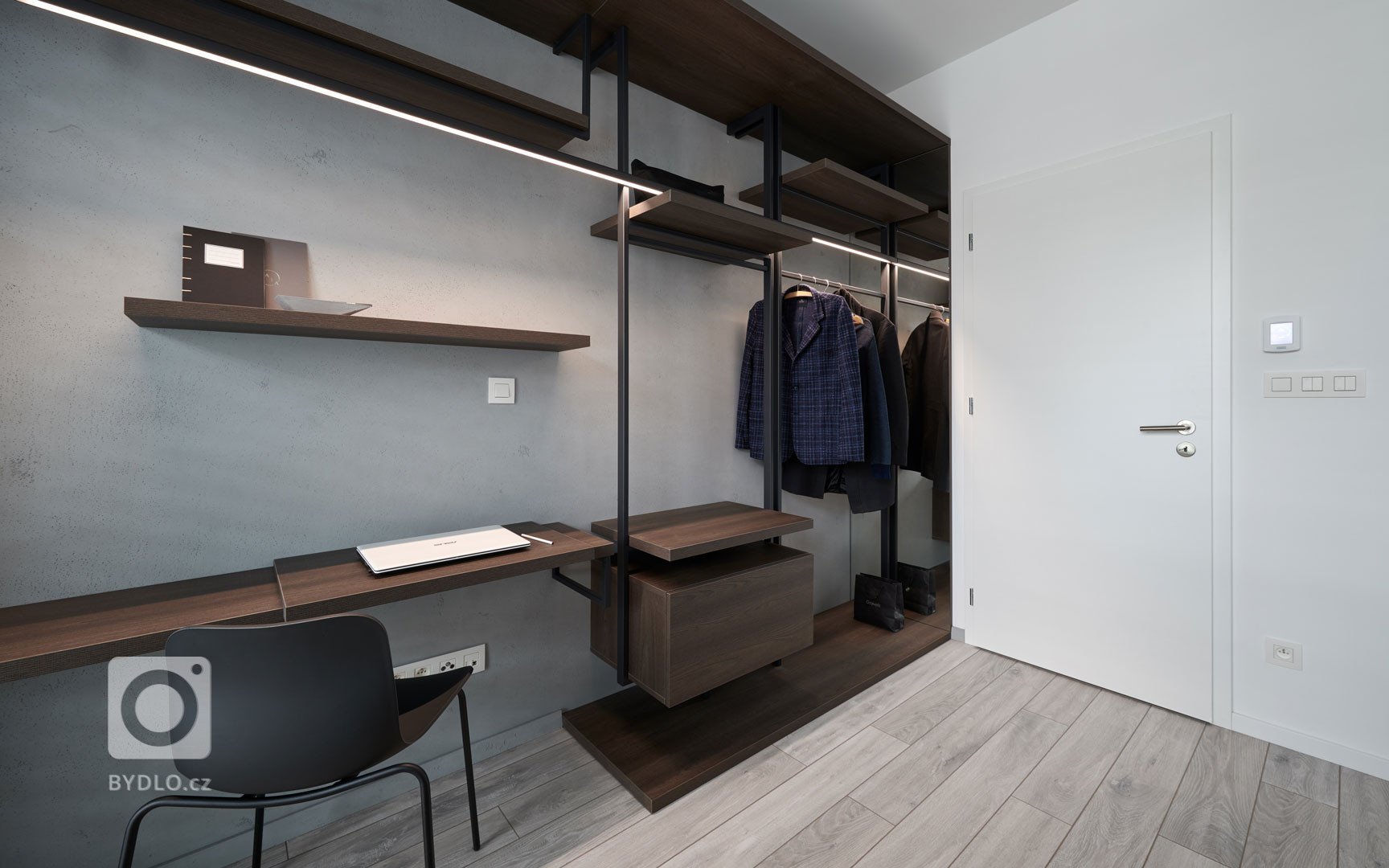 Tentokrát sme navrhovali byt v&nbsp;bytovom komplexe Blumental. Pôvodný zámer klienta, byt prenajímať, sa v&nbsp;priebehu navrhovania zmenil na&nbsp;túžbu byt…