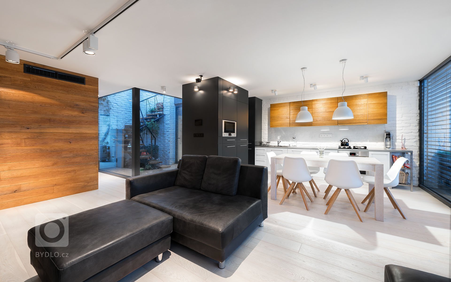 Návrh interiéru v&nbsp;nadstavbe historického bytového domu s&nbsp;krásnym výhľadom na&nbsp;Bratislavu.&nbsp;Nadstavby vo veľkých mestách sa stávajú v dnešnej…