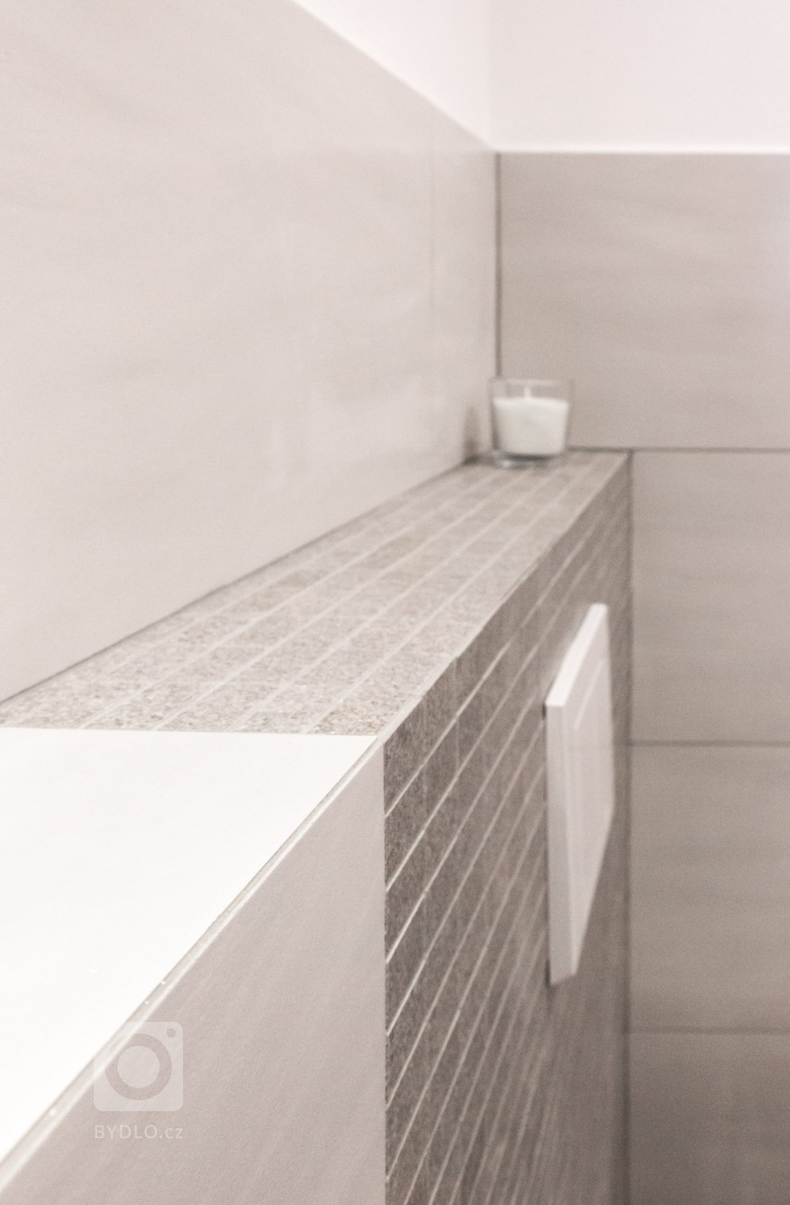 rodinný dom zo 60. rokov sme kompletne zrekonštruovali do novej súčasnej architektúry. budova sa nachádza na vidieku v horách. drevený obklad bol kľúčovým…