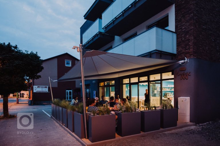 add picture to album