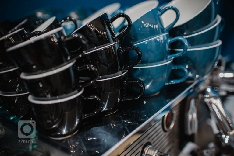 add picture to album