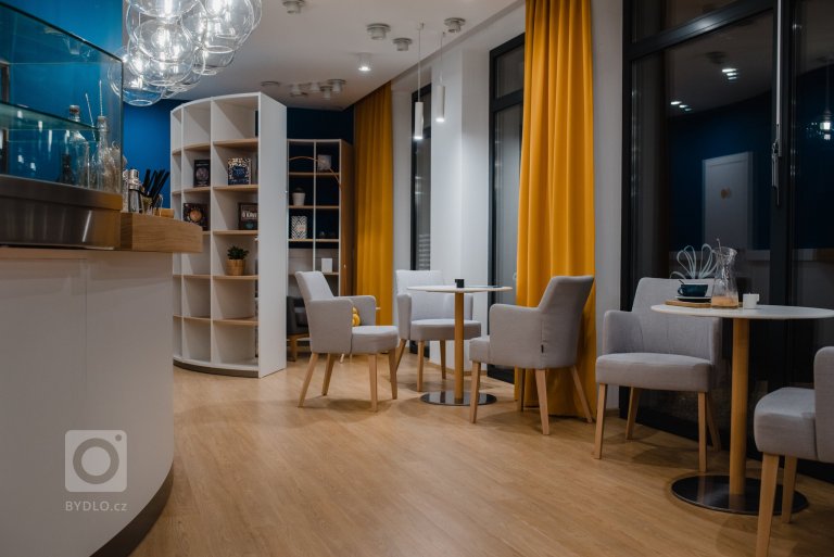 add picture to album