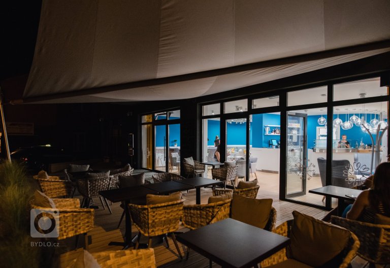 add picture to album