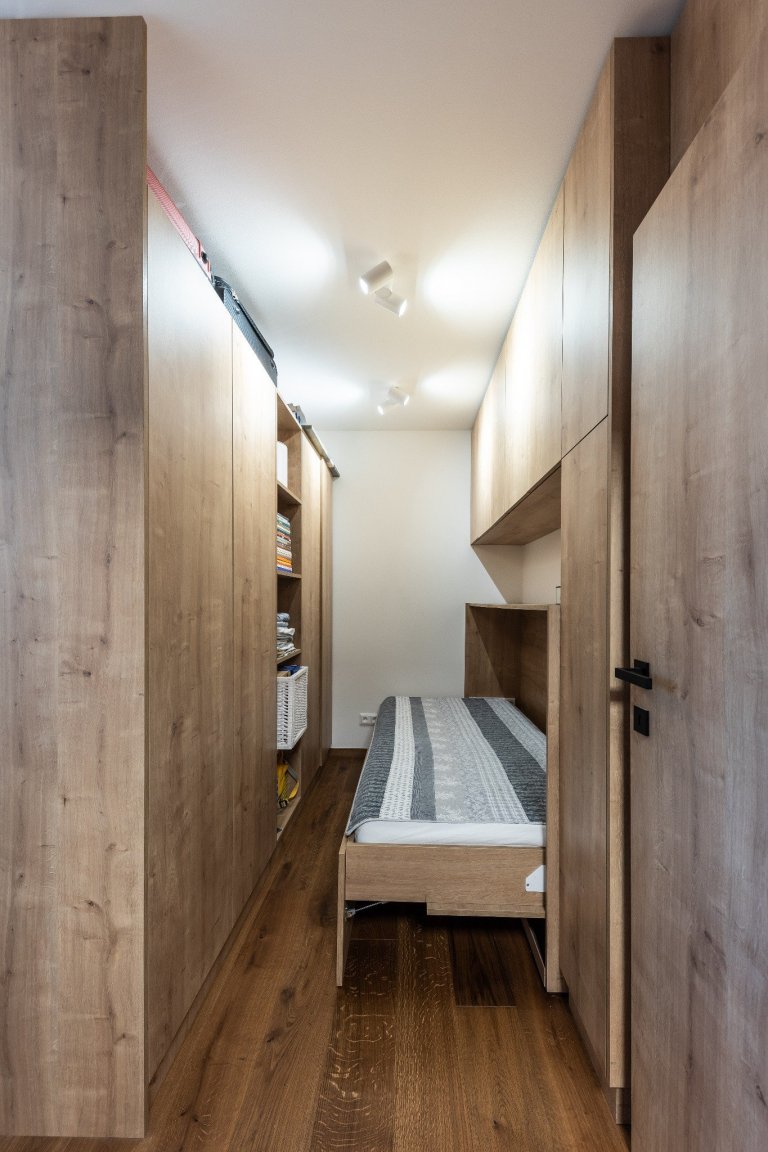 manželský pár s dvoma deťmi už dlhšie uvažovali nad zmenou. dlhodobo bývali v trojizbovom byte, kde všetci oceňovali blízkosť centra mesta. vhodný rodinný dom…