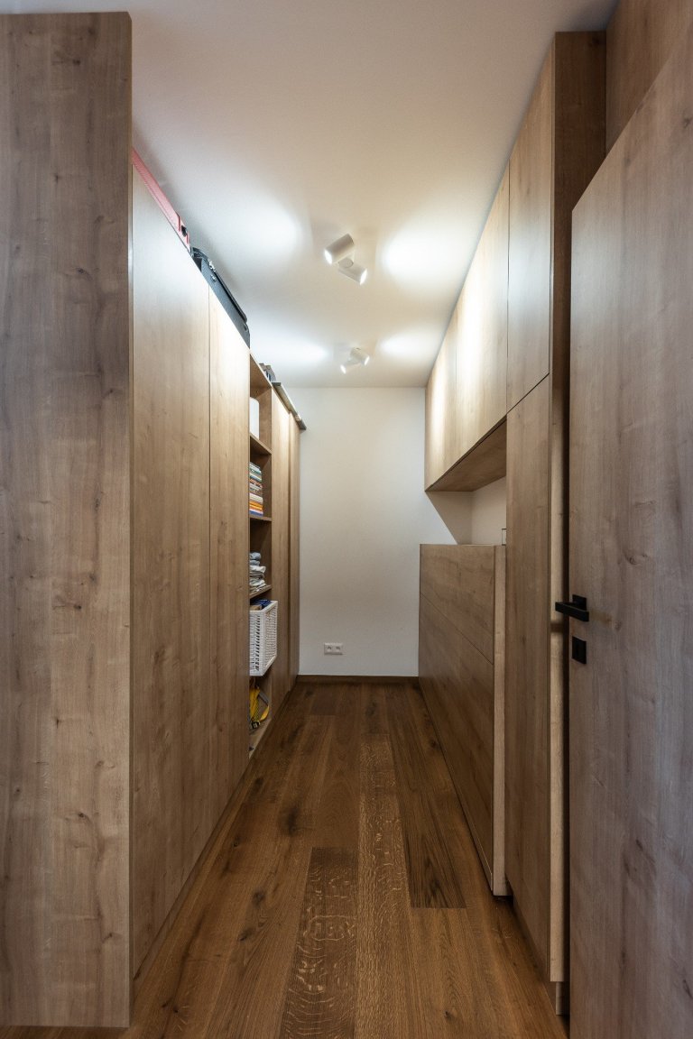 manželský pár s dvoma deťmi už dlhšie uvažovali nad zmenou. dlhodobo bývali v trojizbovom byte, kde všetci oceňovali blízkosť centra mesta. vhodný rodinný dom…