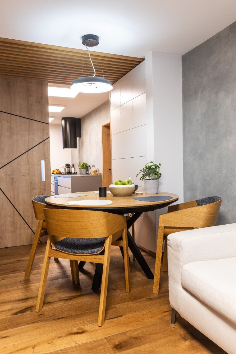 manželský pár s dvoma deťmi už dlhšie uvažovali nad zmenou. dlhodobo bývali v trojizbovom byte, kde všetci oceňovali blízkosť centra mesta. vhodný rodinný dom…