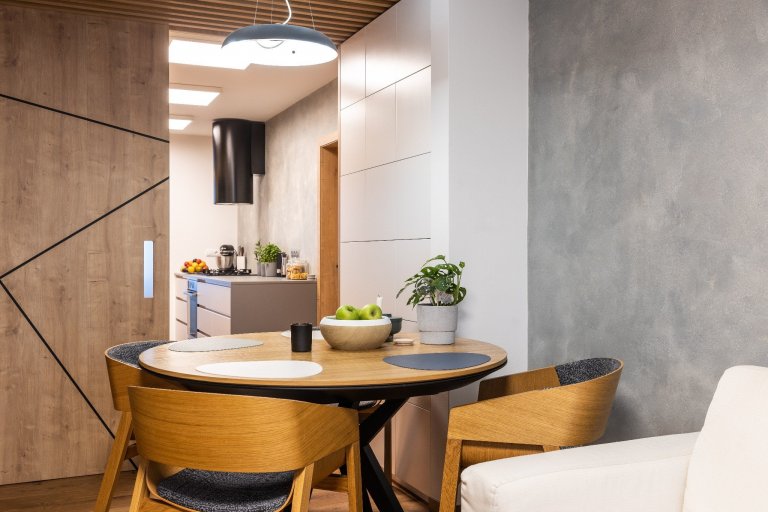 manželský pár s dvoma deťmi už dlhšie uvažovali nad zmenou. dlhodobo bývali v trojizbovom byte, kde všetci oceňovali blízkosť centra mesta. vhodný rodinný dom…