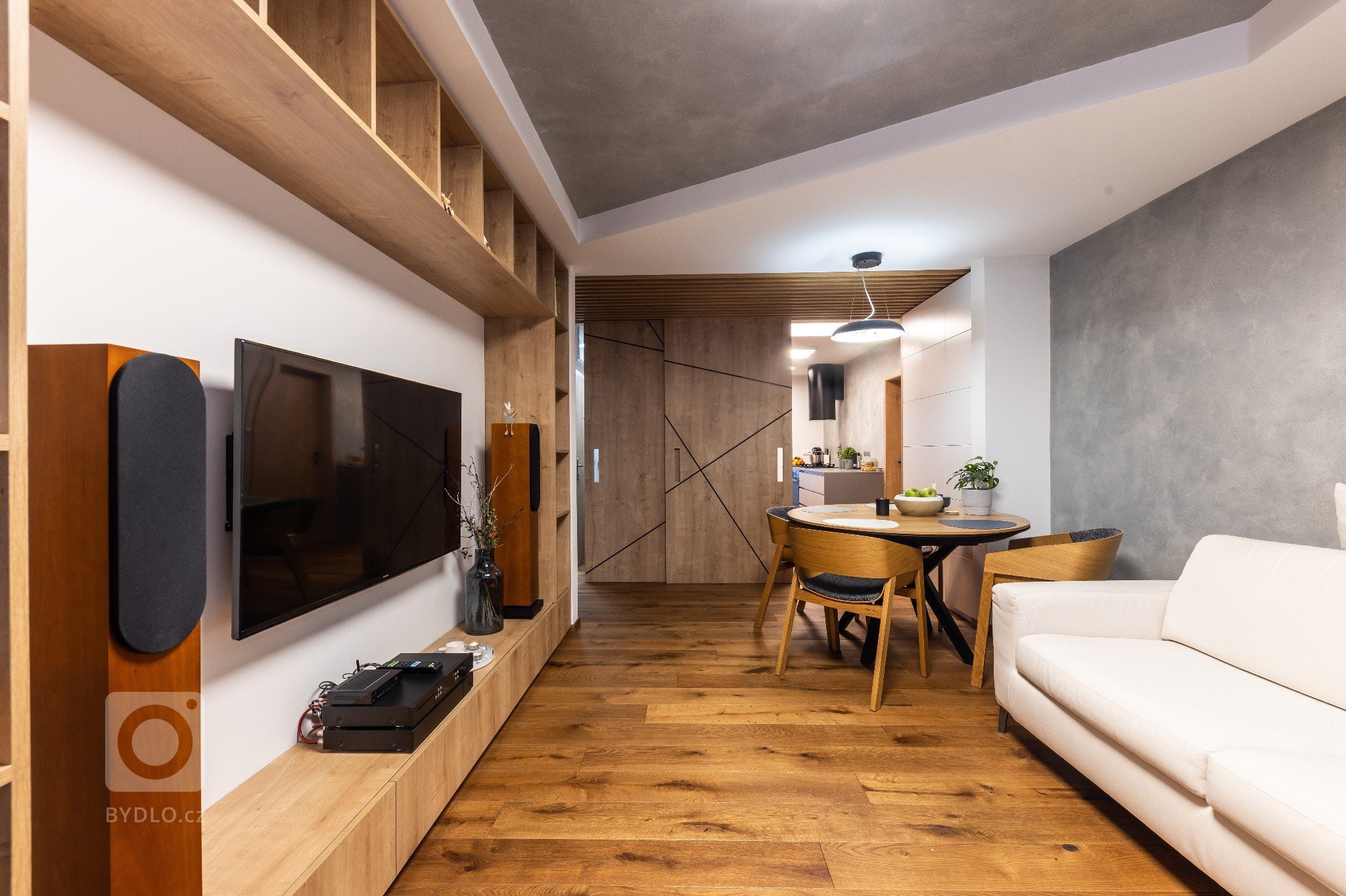 manželský pár s dvoma deťmi už dlhšie uvažovali nad zmenou. dlhodobo bývali v trojizbovom byte, kde všetci oceňovali blízkosť centra mesta. vhodný rodinný dom…