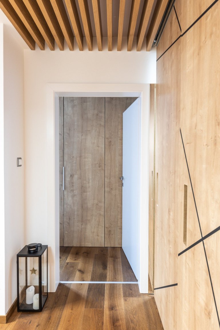 manželský pár s dvoma deťmi už dlhšie uvažovali nad zmenou. dlhodobo bývali v trojizbovom byte, kde všetci oceňovali blízkosť centra mesta. vhodný rodinný dom…